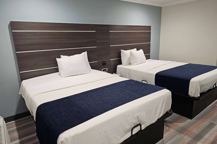 Travelodge by Wyndham Fullerton Near Anaheim