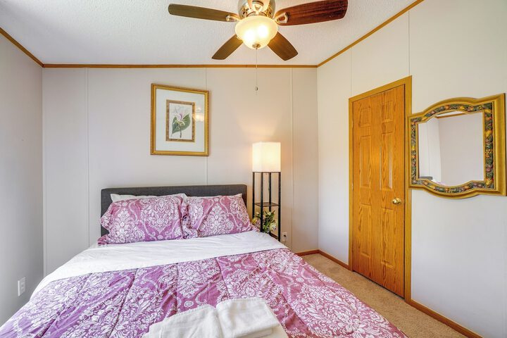 Pet-friendly Emerald Lake Retreat in Charlestown!