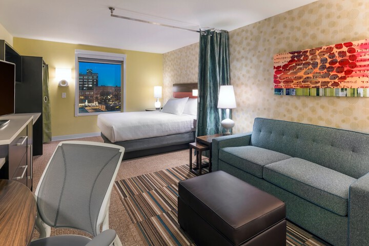 Room 32 of 46