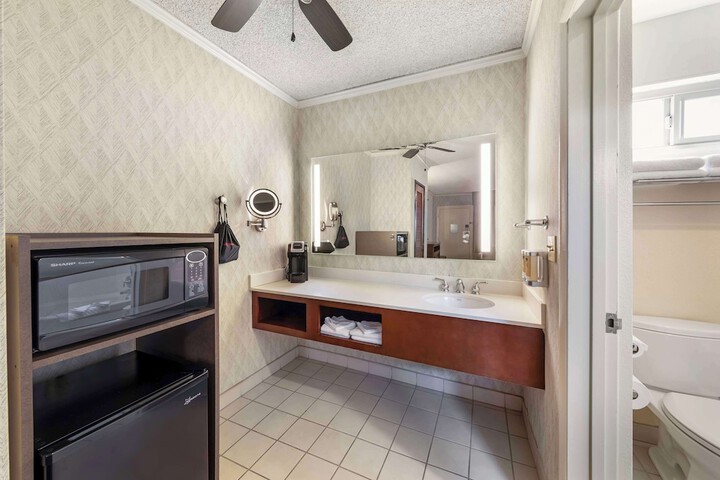 Best Western Plus Black Oak
