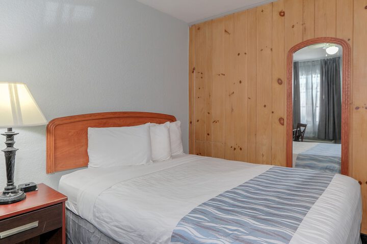 Room 11 of 27