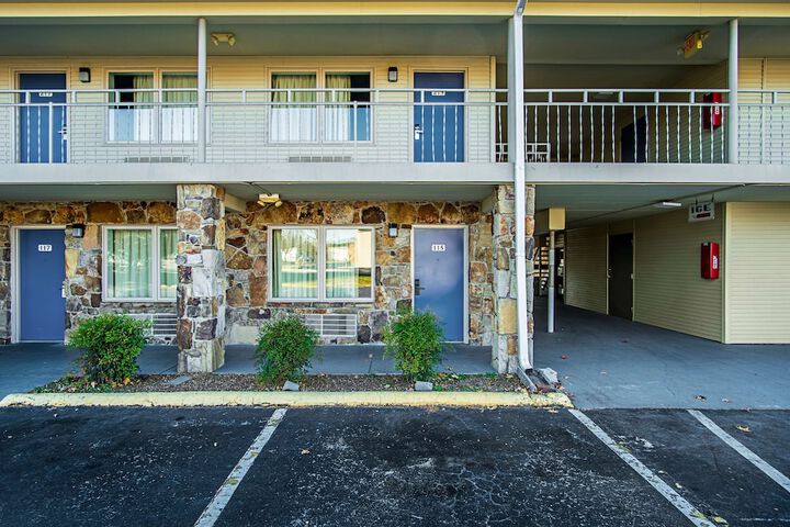 Motel 6 Manchester TN
