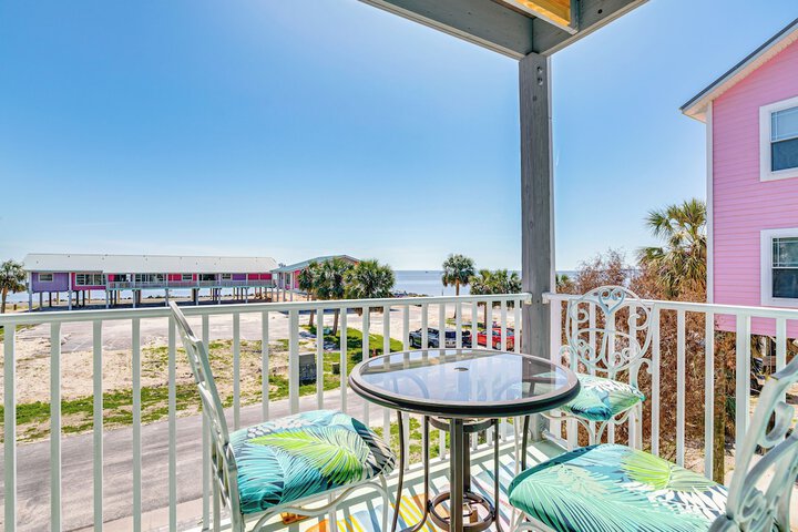 Steps to Beach: Home w / Sunset Views in Cedar Key!