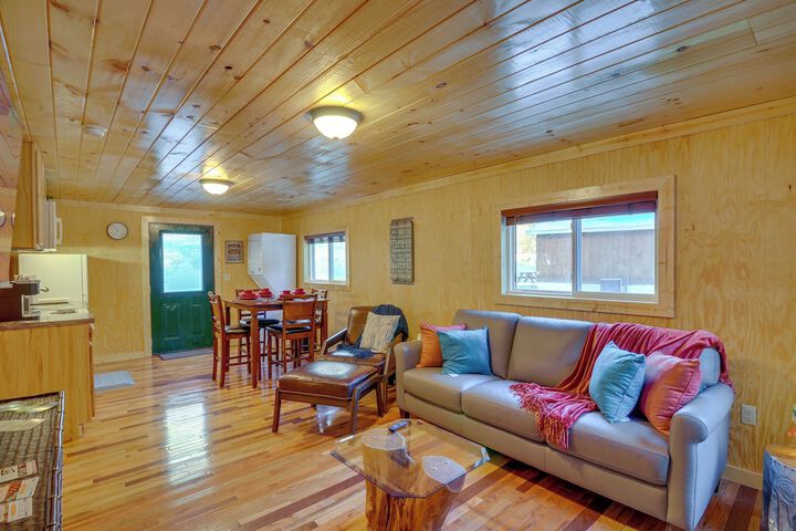 Peaceful Beattyville Cabin Near Red River Gorge!