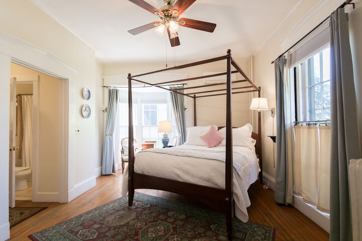 Room 28 of 47