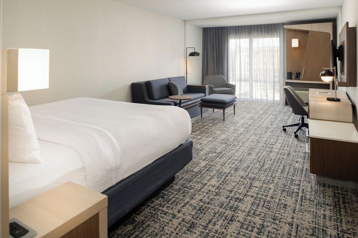 Courtyard by Marriott Houston City Place