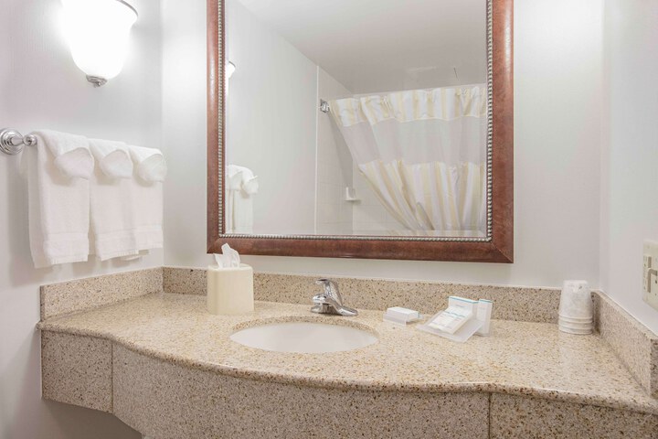 Room 15 of 24