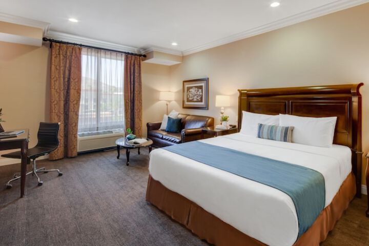Room 16 of 44