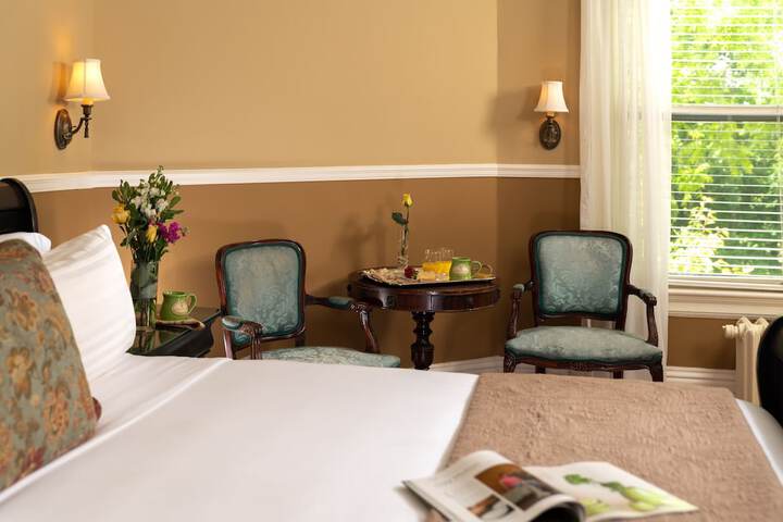 Albemarle Inn