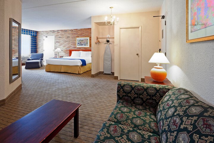 Room 10 of 29
