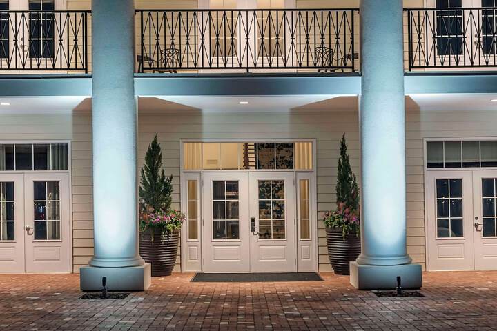 Hotel 10 of 59