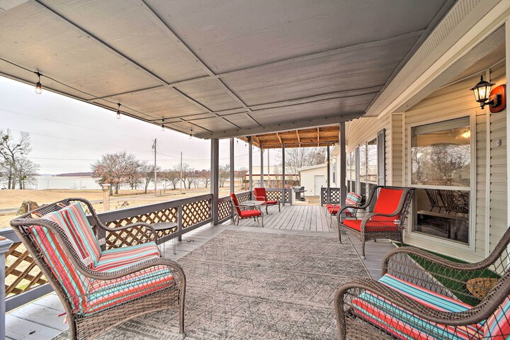 Eufaula Escape w / Deck - Steps to Lake!