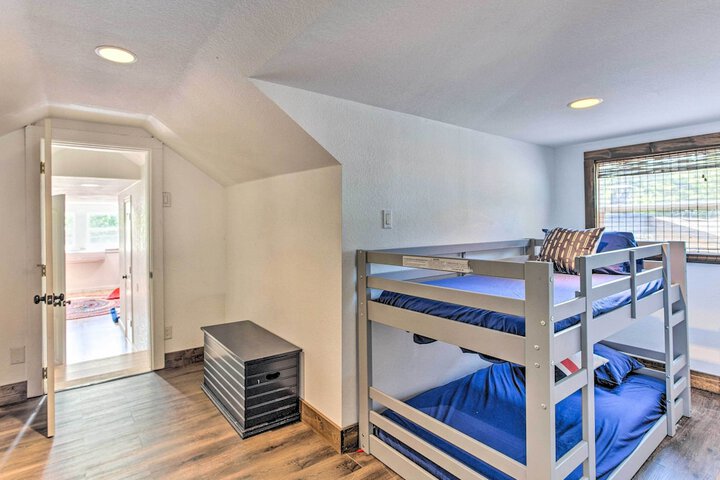 Tool Waterfront Home w / Hot Tub & Fire Pit!