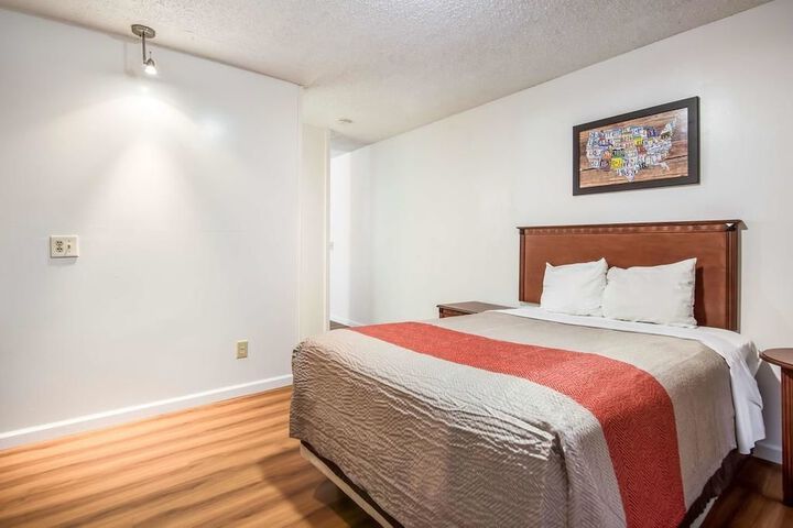 Room 9 of 26