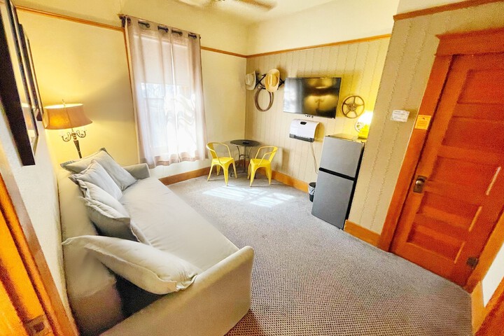 Room 8 of 36