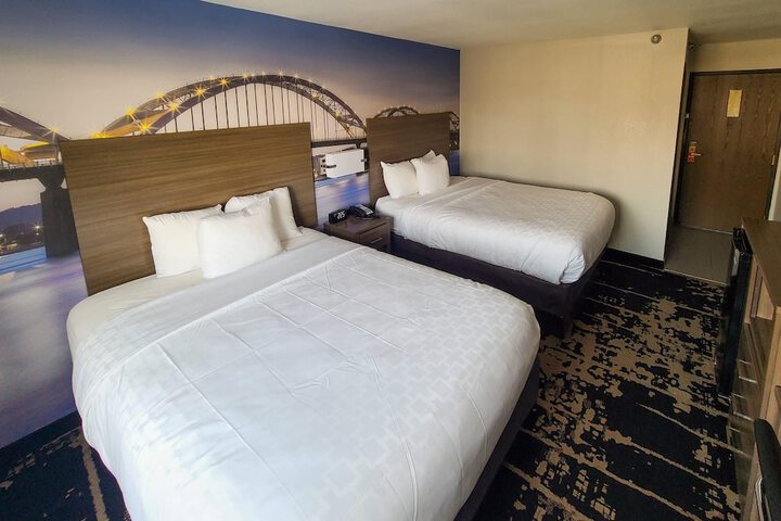 Clarion Pointe Bettendorf - Quad Cities