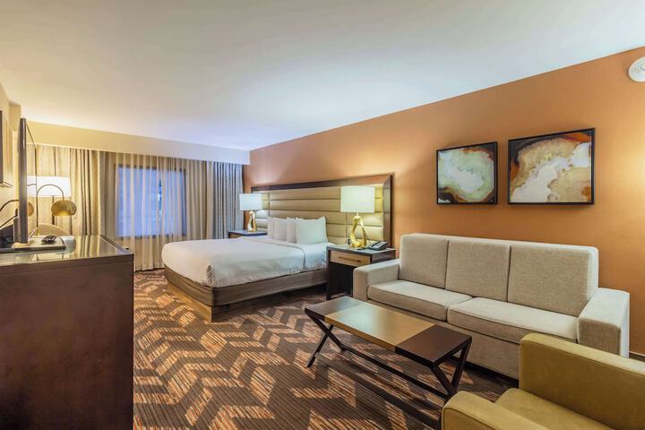 Room 8 of 28