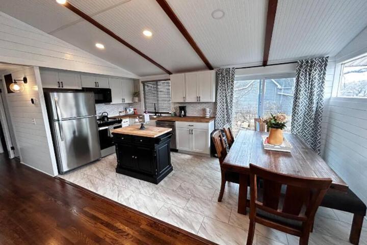 8th Street Haven - 3 bedroom House in DT Hamilton