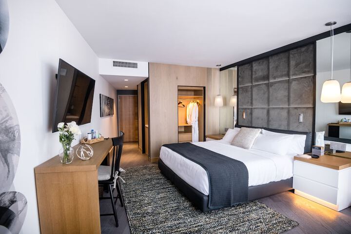 The Windsor Suites