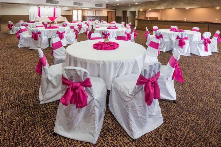 Ballroom/Hall 35 of 38