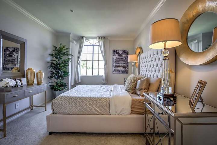 Room 9 of 17