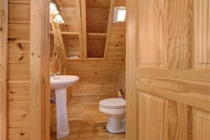 Longwalker Lodge 3 Bedrooms, Hot Tub, Game Room, Sleeps 9