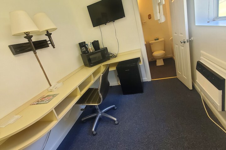 Room 13 of 22