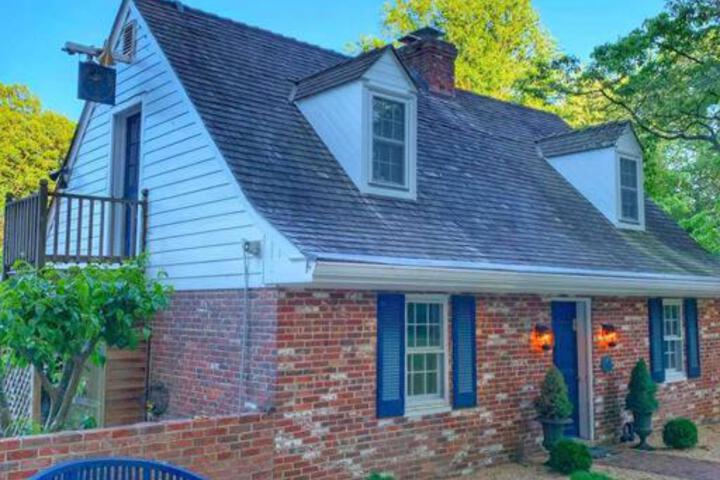 Blake House Historic Estate with Private Inn