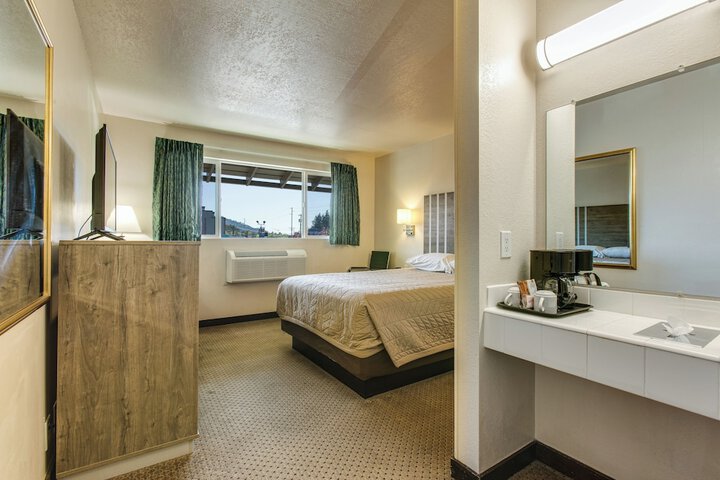 Room 20 of 33