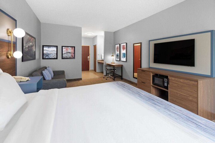 AmericInn by Wyndham Grinnell