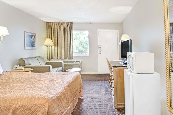 Super 8 by Wyndham Kissimmee