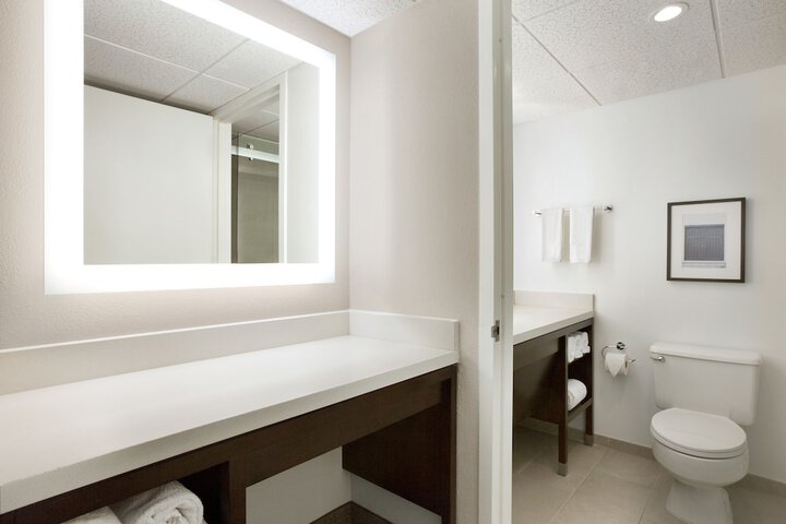 Room 33 of 48