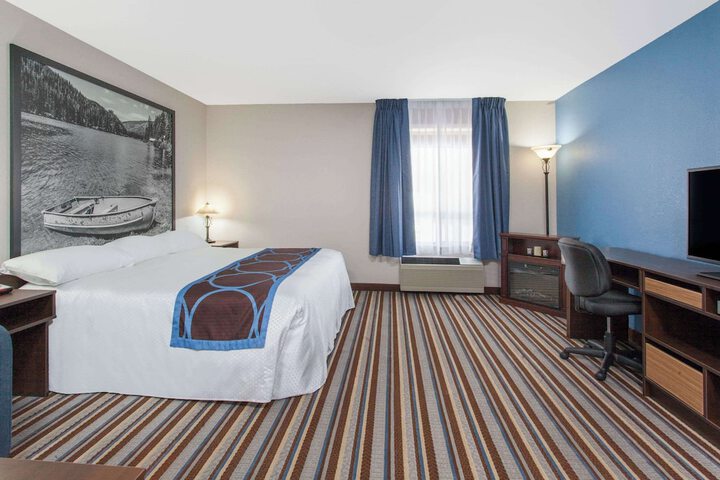 Super 8 by Wyndham Fort Frances