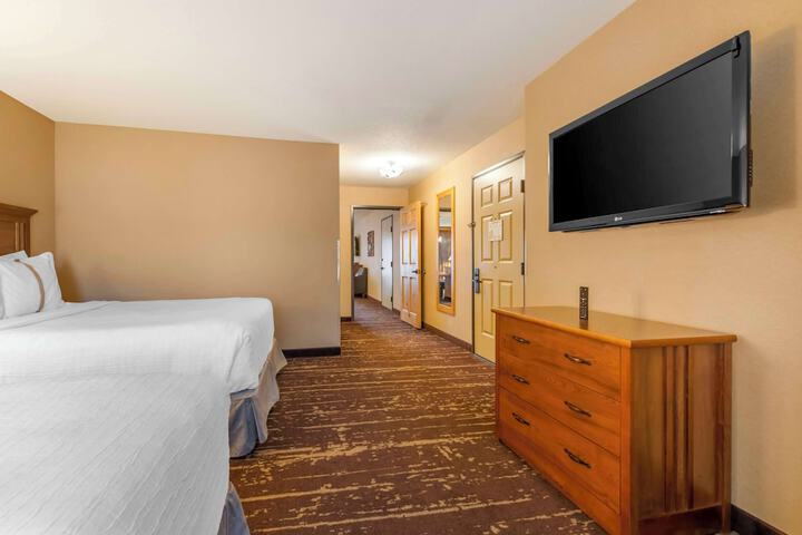 Best Western Premier The Lodge on Lake Detroit