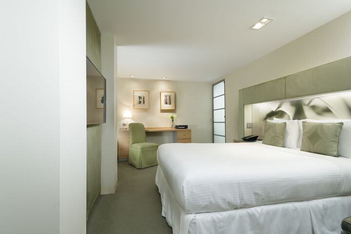 Room 13 of 40