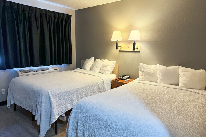 Room 13 of 16
