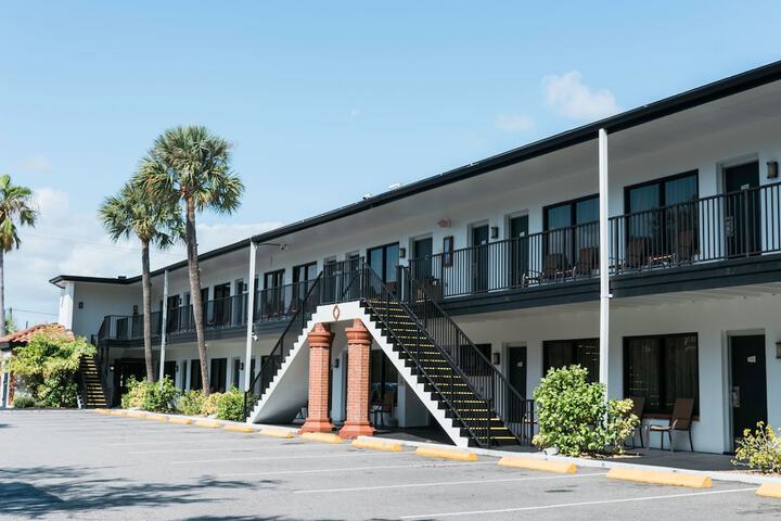 Hotel 8 of 73