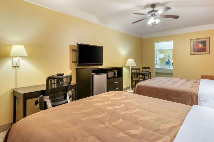 Quality Inn & Suites at the Outlets Mercedes / Weslaco
