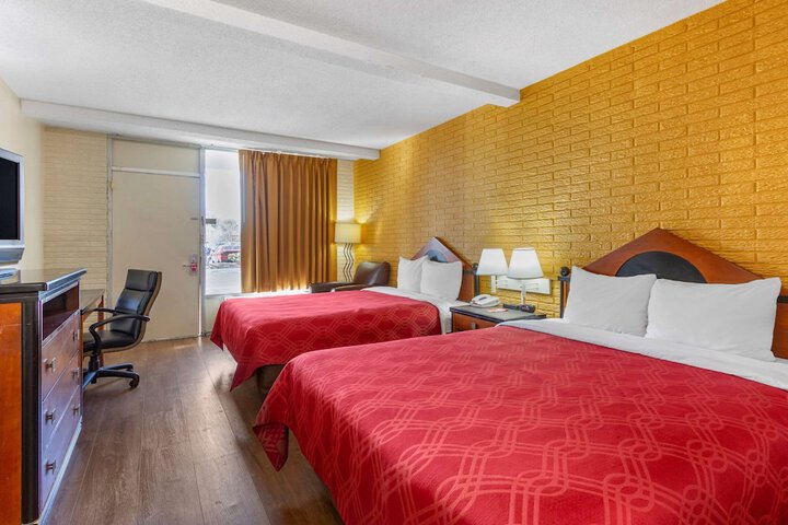 Room 7 of 33