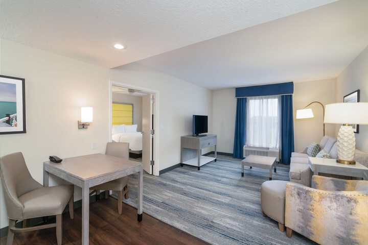 Room 11 of 48