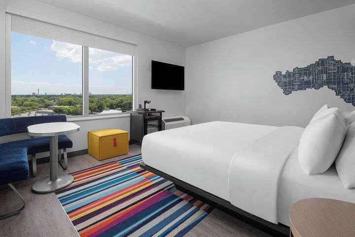 Room 10 of 38