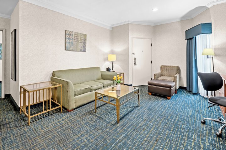 Room 27 of 60