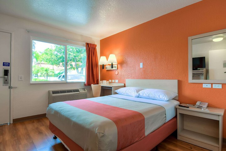 Room 20 of 28