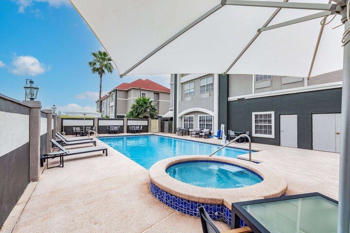 Pool 2 of 47