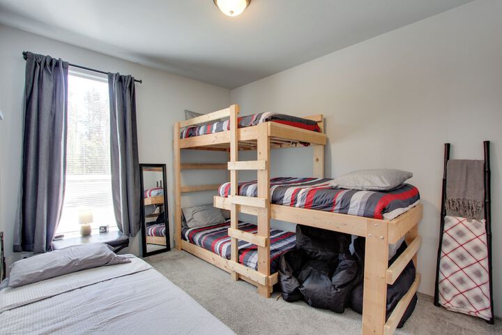 the Hub La Pine Vacation Rental - Dog Friendly!