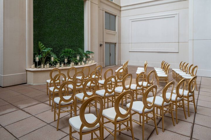 Ballroom/Hall 81 of 86