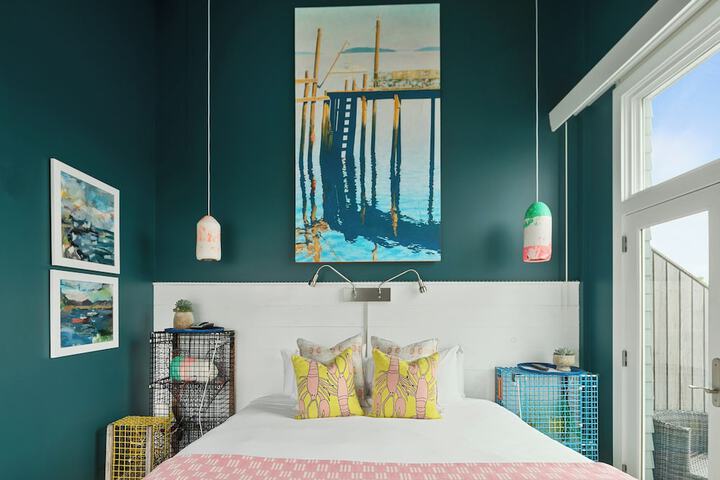 Room 10 of 82