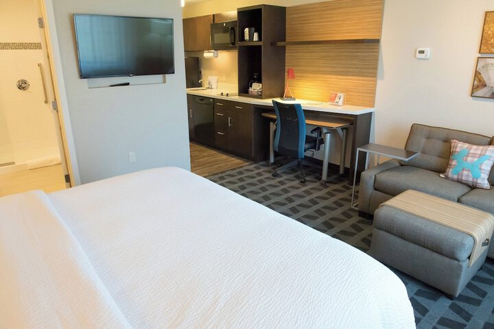 Room 27 of 35
