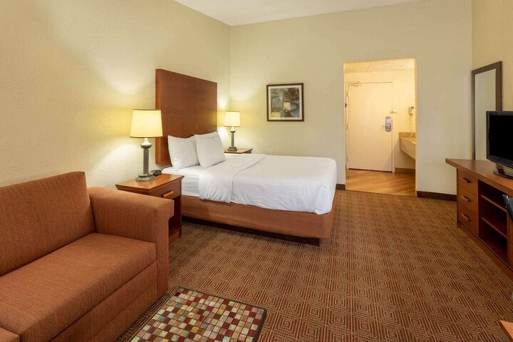 Room 15 of 49