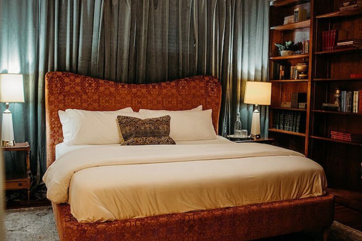 Room 27 of 82